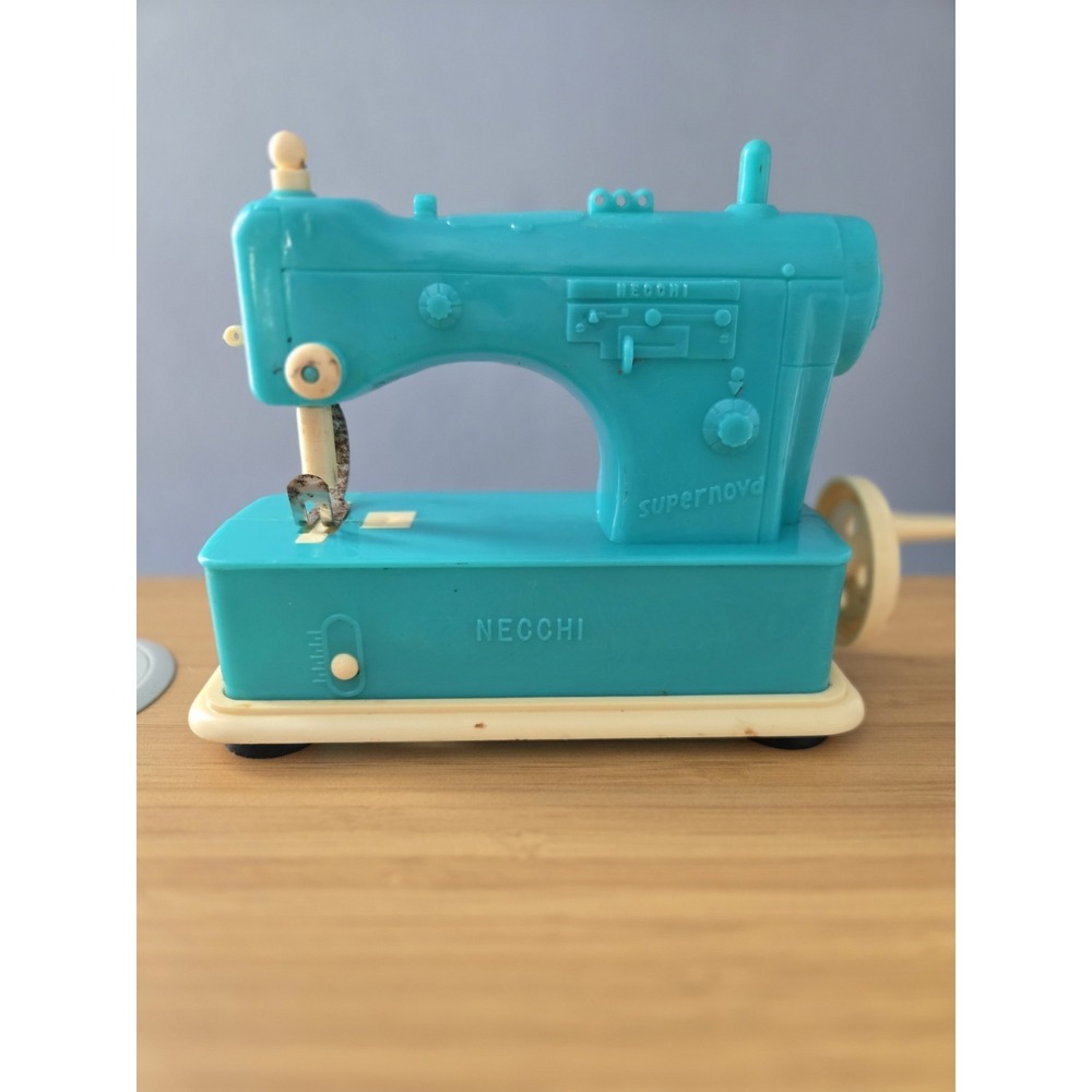 Vintage Necchi Supernova Sewing Machine Plastic Hand Crank. WORKS!